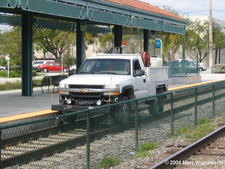 csx_hyrail_truck_hyrailing_southbound.jpg